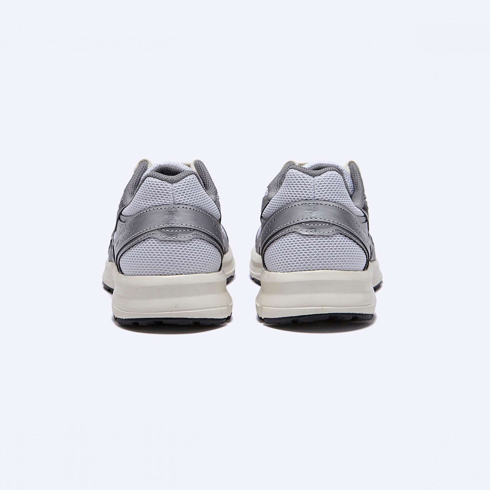 조그 100 S 화이트 블랙 / 1201A967-100
